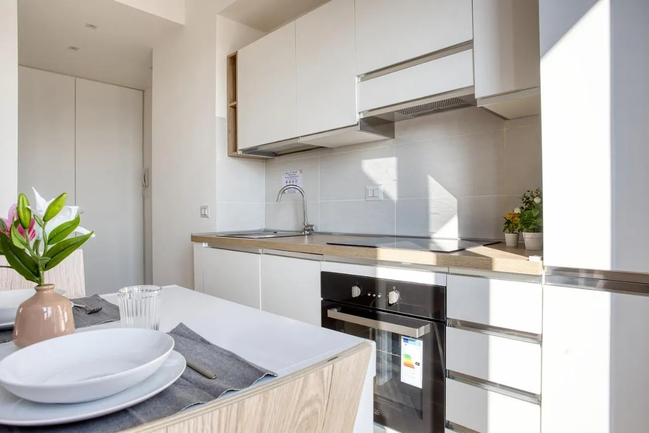 Joivy Comfy Flat With Balcony Apartment Milan 0*,