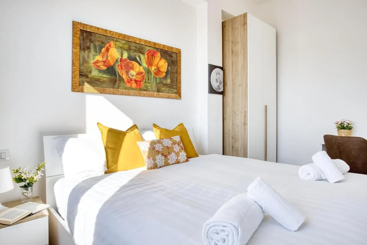 Joivy Comfy Flat With Balcony Apartment Milan Italy