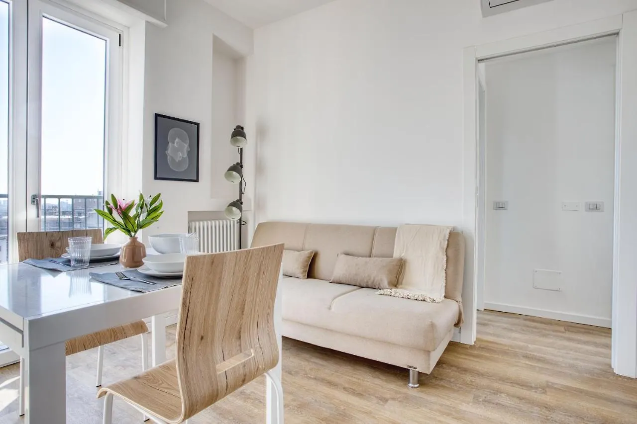 Joivy Comfy Flat With Balcony Apartment Milan 0*,